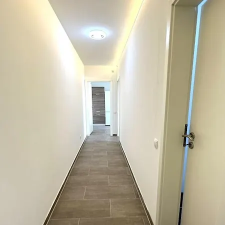 דירה With Balcony In